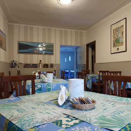 Hotel La Passeggiata Десенцано дел Гарда Екстериор снимка