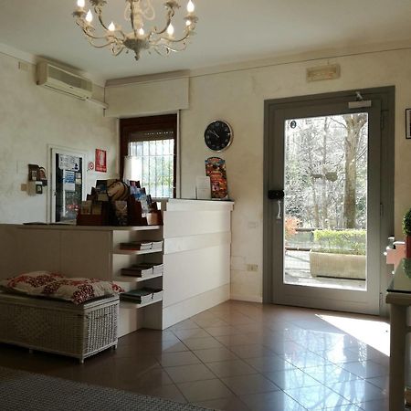 Hotel La Passeggiata Десенцано дел Гарда Екстериор снимка