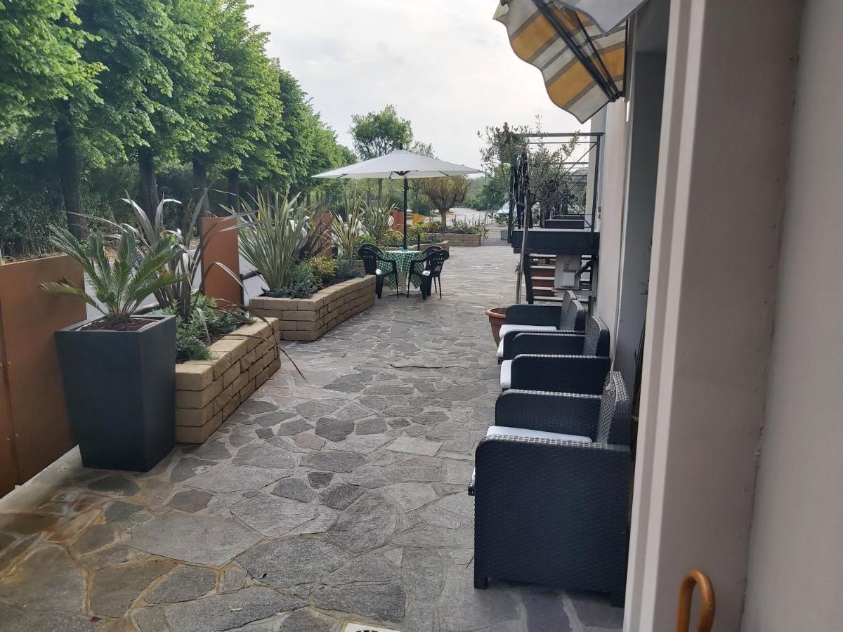 Hotel La Passeggiata Десенцано дел Гарда Екстериор снимка