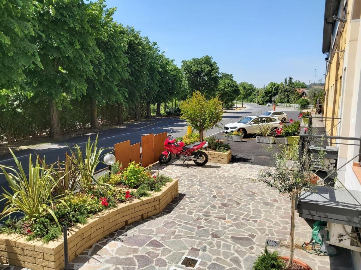 Hotel La Passeggiata Десенцано дел Гарда Екстериор снимка