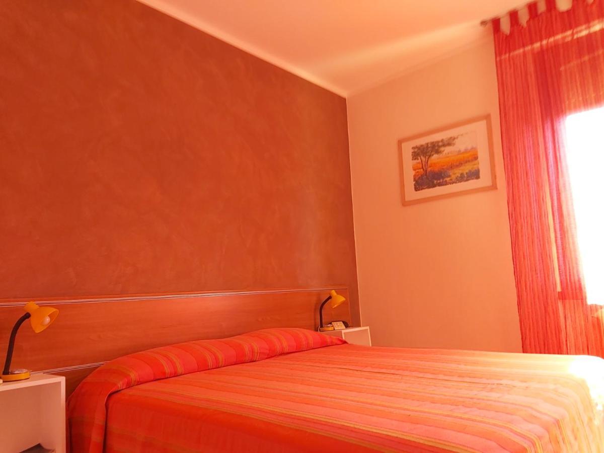 Hotel La Passeggiata Десенцано дел Гарда Екстериор снимка