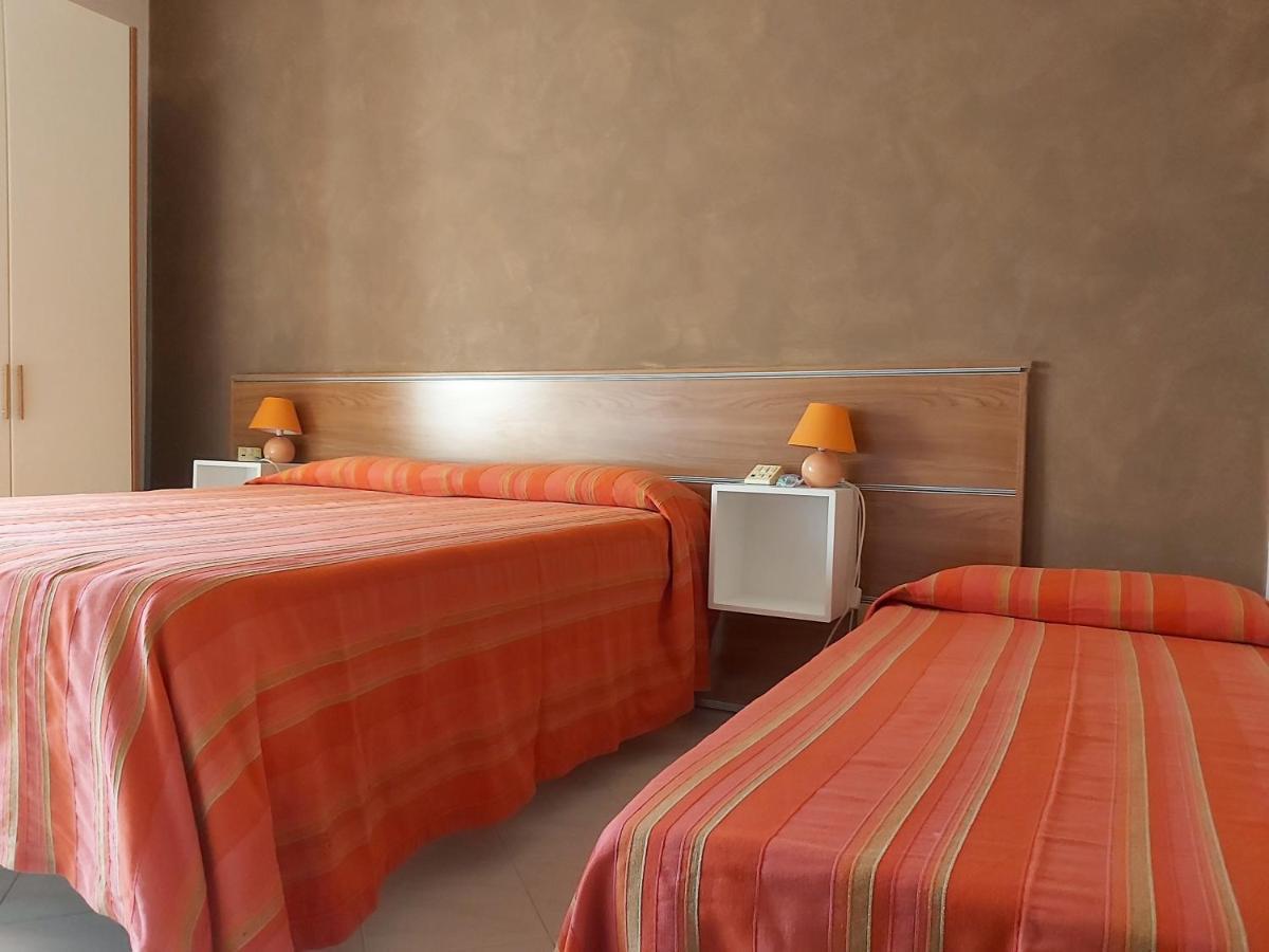 Hotel La Passeggiata Десенцано дел Гарда Екстериор снимка