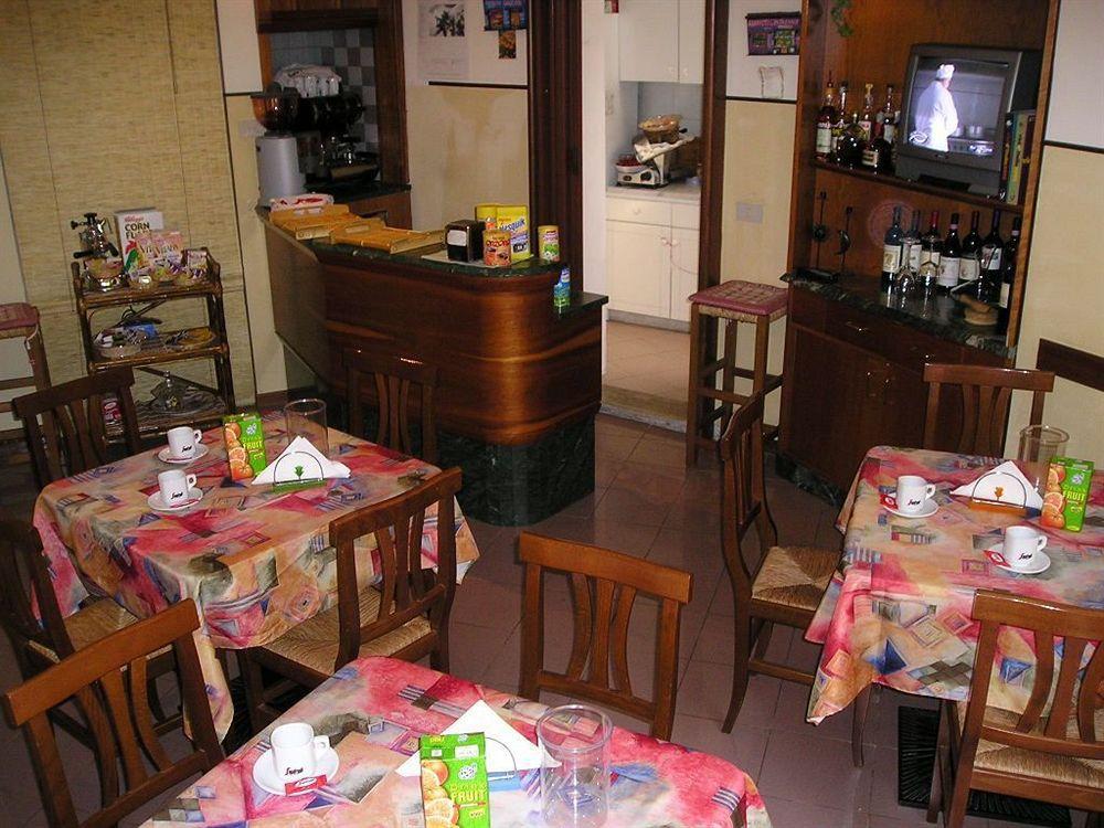 Hotel La Passeggiata Десенцано дел Гарда Екстериор снимка