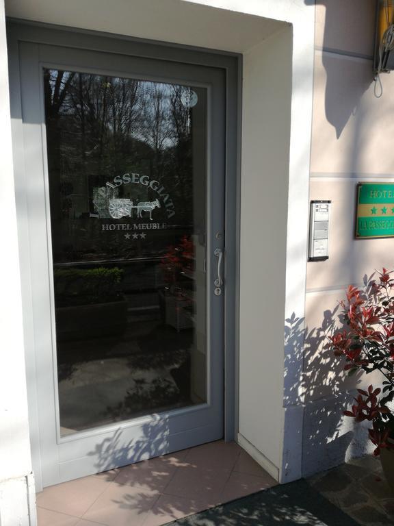 Hotel La Passeggiata Десенцано дел Гарда Екстериор снимка