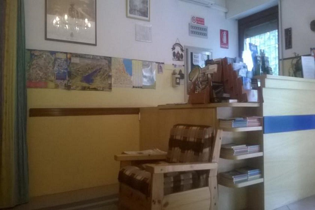 Hotel La Passeggiata Десенцано дел Гарда Екстериор снимка