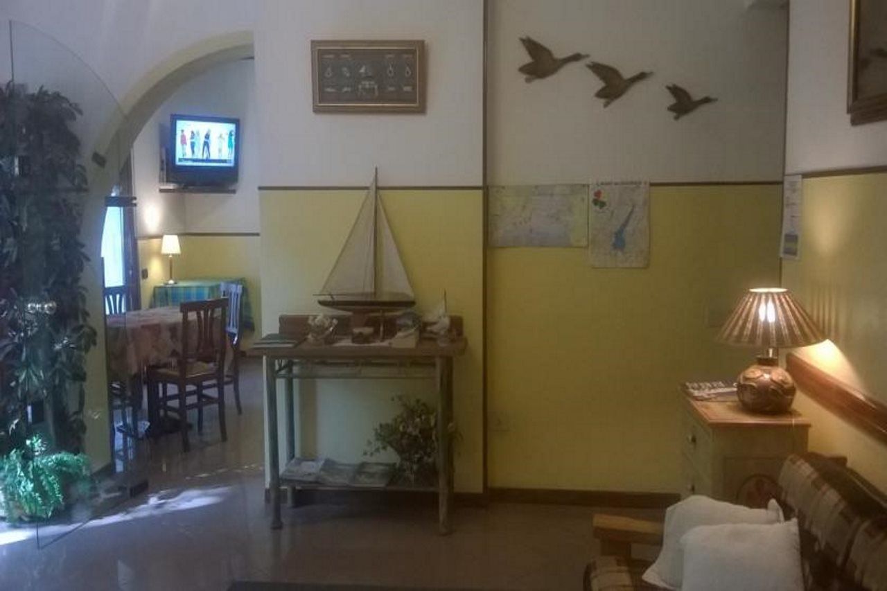 Hotel La Passeggiata Десенцано дел Гарда Екстериор снимка