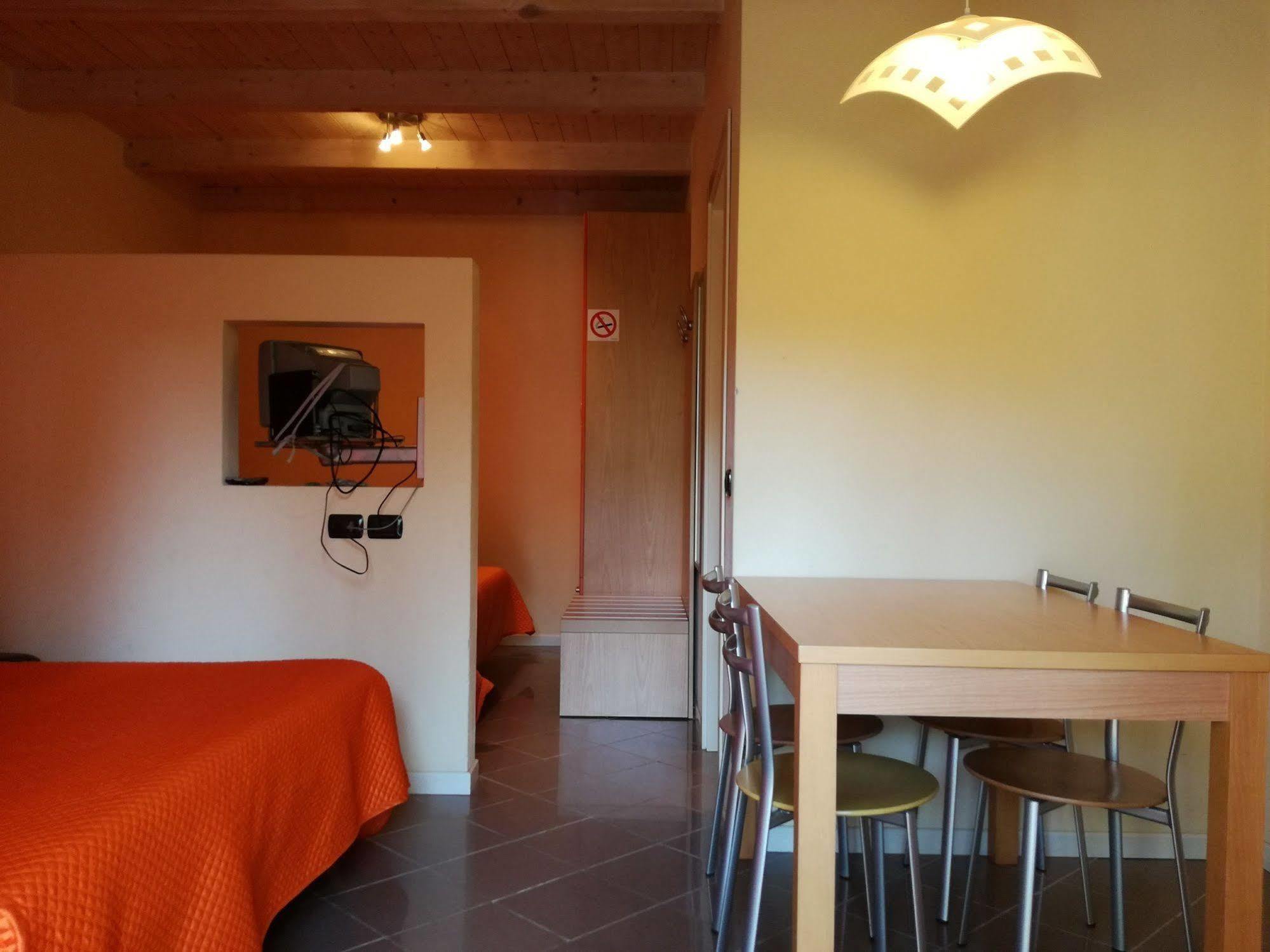 Hotel La Passeggiata Десенцано дел Гарда Екстериор снимка