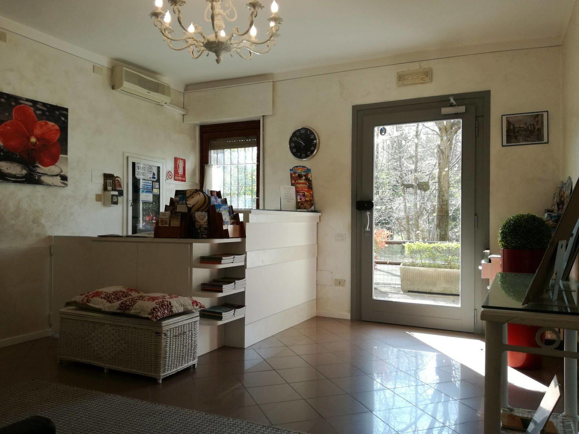Hotel La Passeggiata Десенцано дел Гарда Екстериор снимка